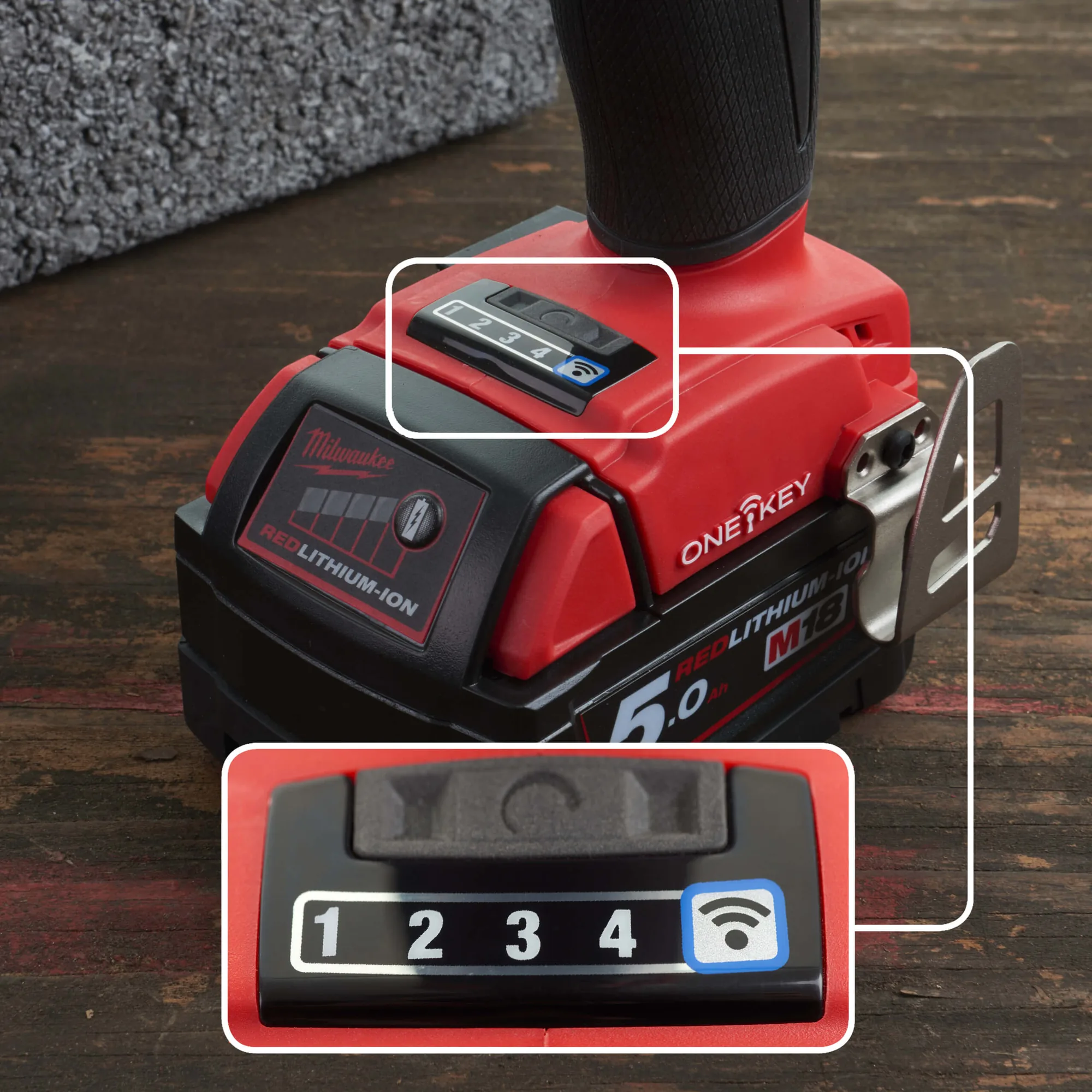 Detail des ONE-KEY Akkus mit Modusanzeige am Milwaukee M18 FUEL Schlagschrauber