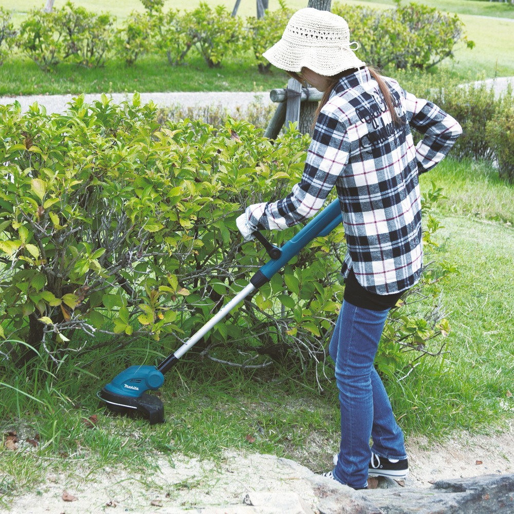 Makita DUR181Z – 18V Akku-Rasentrimmer mit 26 cm Schnittbreite und verstellbarem Teleskopschaft