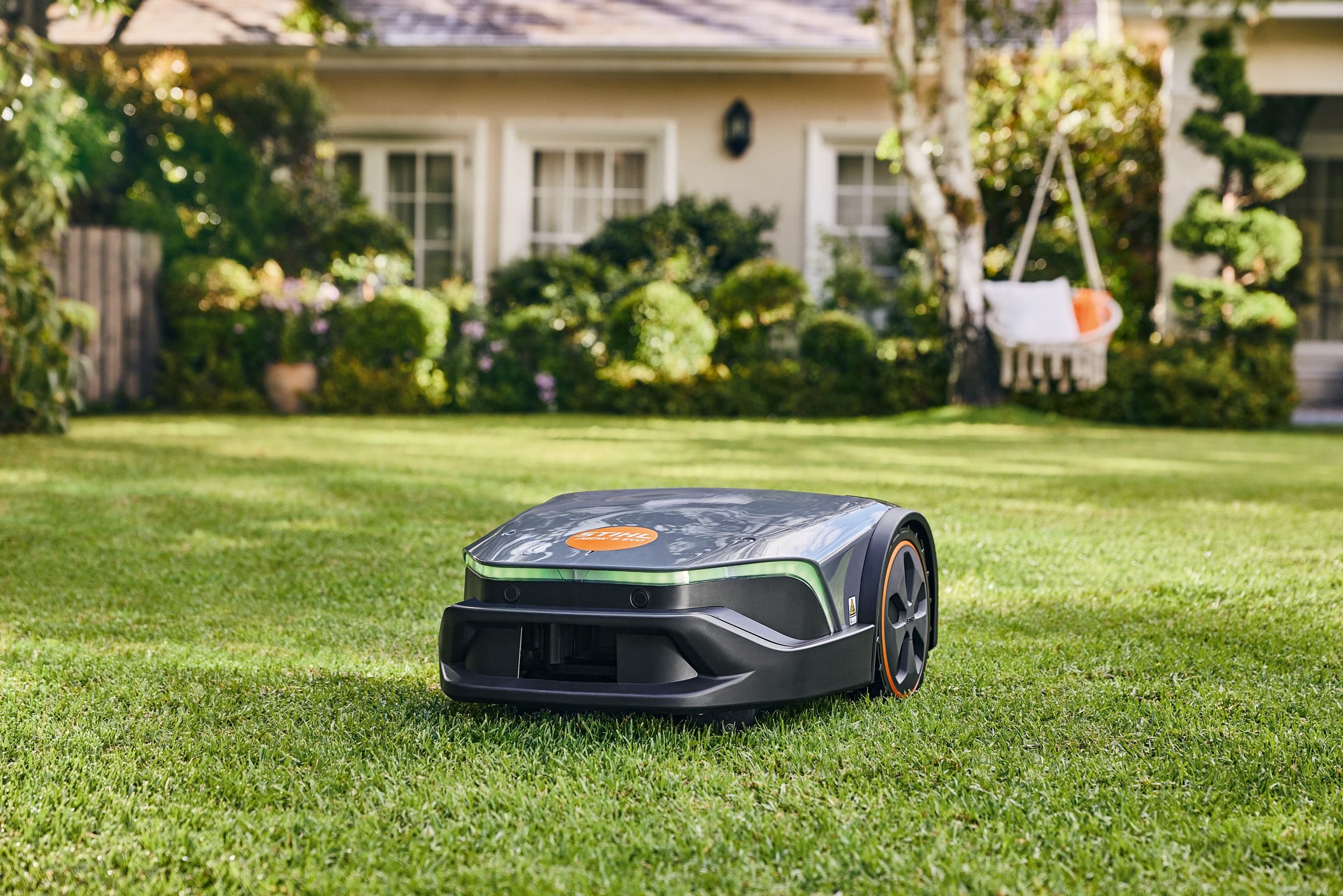STIHL iMOW 5 EVO Mähroboter – 500 € Cashback, 4G-App, LED-Matrix & 28 cm Disc-Cut bis 1 500 m² Rasen