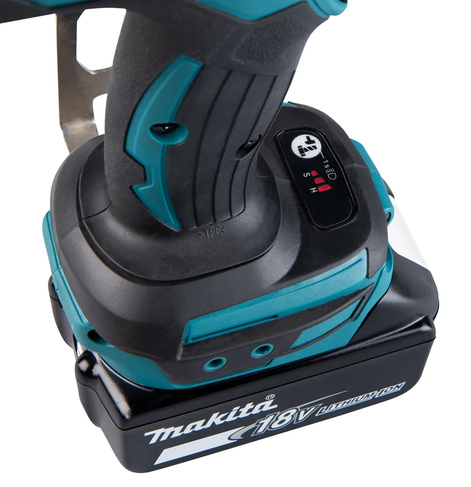 Bedienfeld mit Schlagkraftstufen des Makita DTW1002Z in der Detailaufnahme