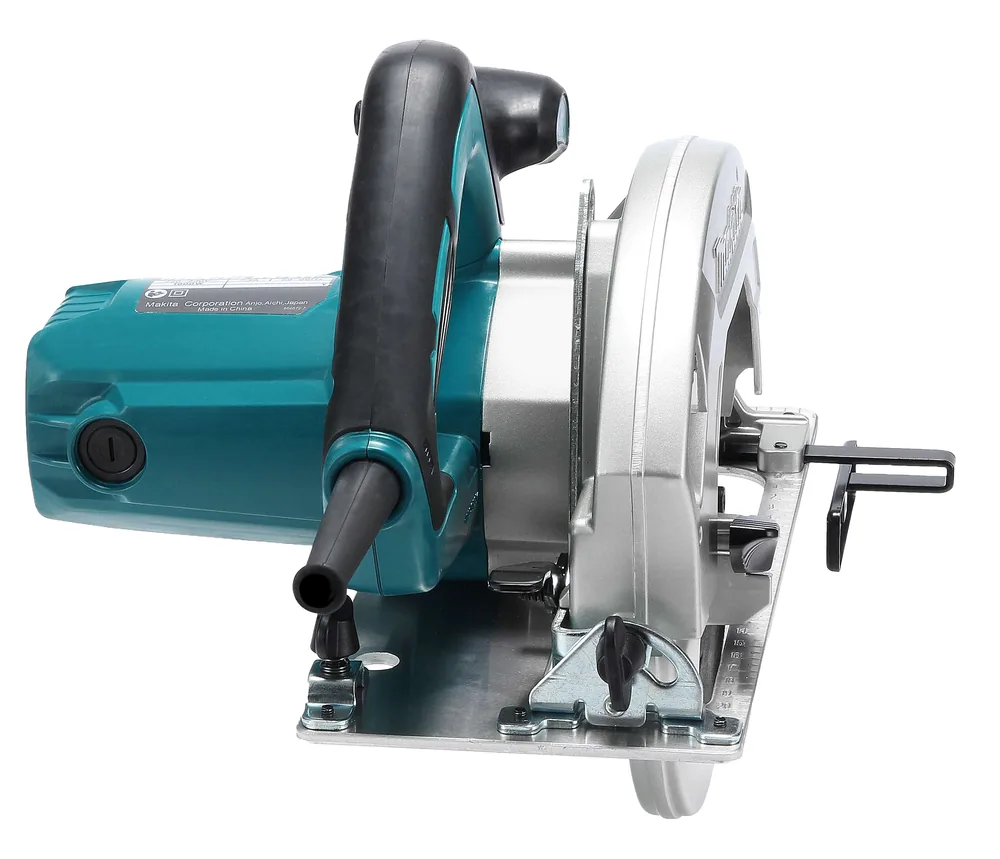Makita HS7611 Handkreissäge schräg von vorne mit Schutzhaube