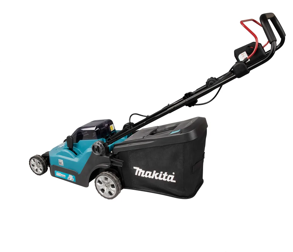 Makita DLM382PM2 Akku-Rasenmäher mit Fangkorb in Schräg-Heckansicht