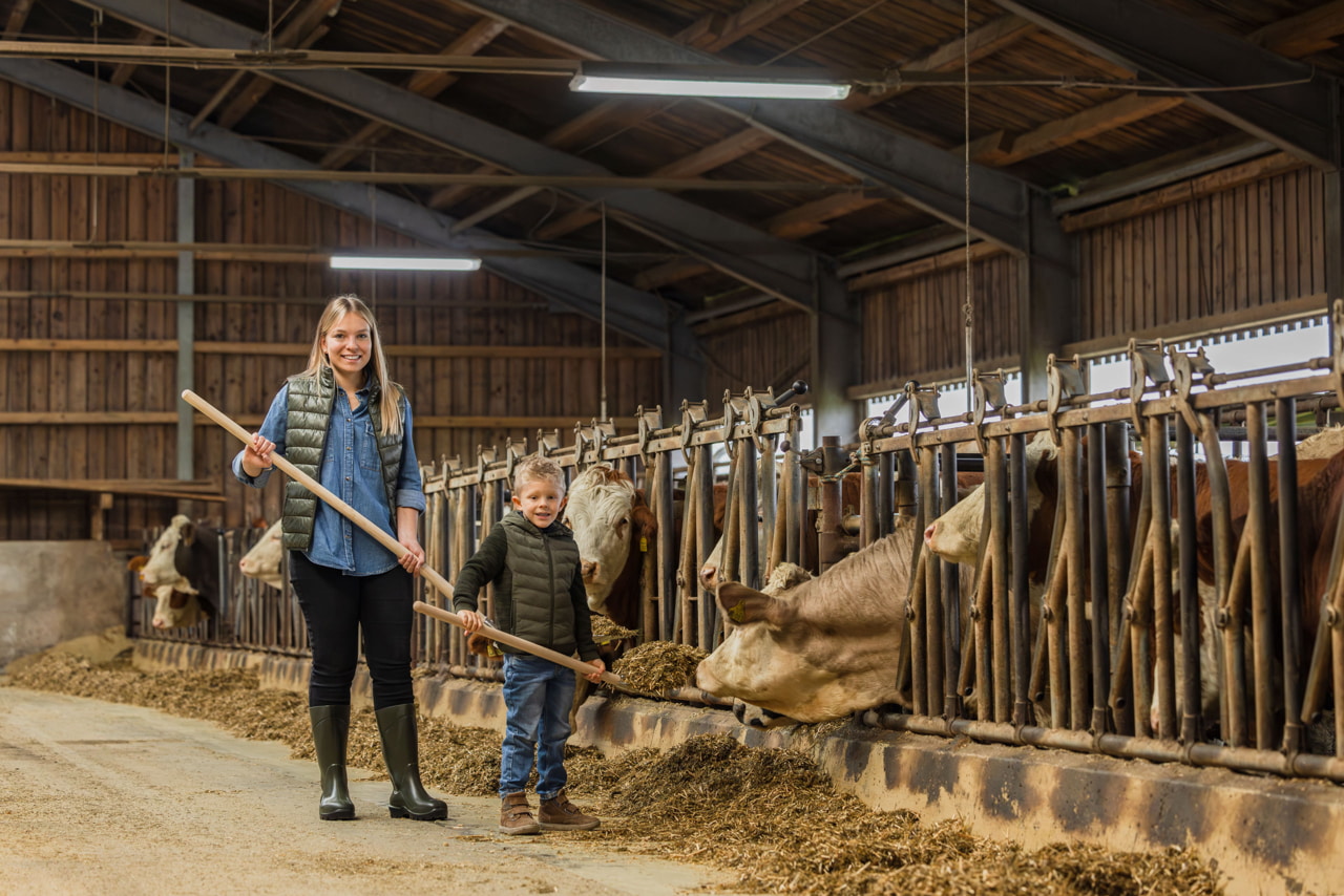 PROFI Spezial-Alu-Schaufel Größe 9 mit Kante - Robust für Landwirte und Tierhalter