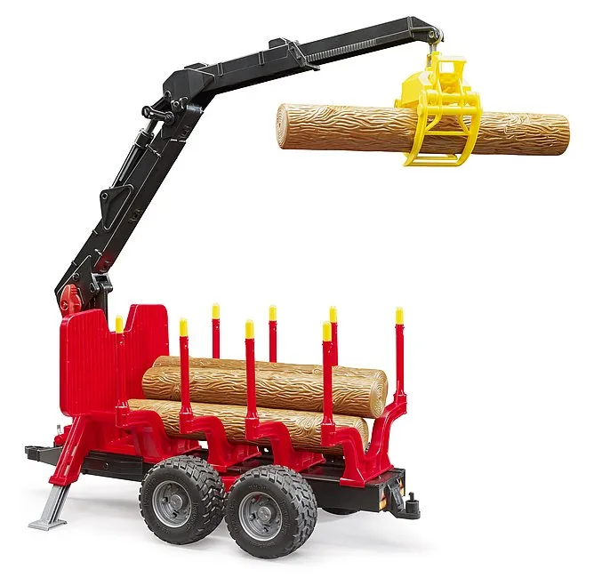Schwenkbarer Ladekran mit Holzgreifer hebt einen Baumstamm hoch