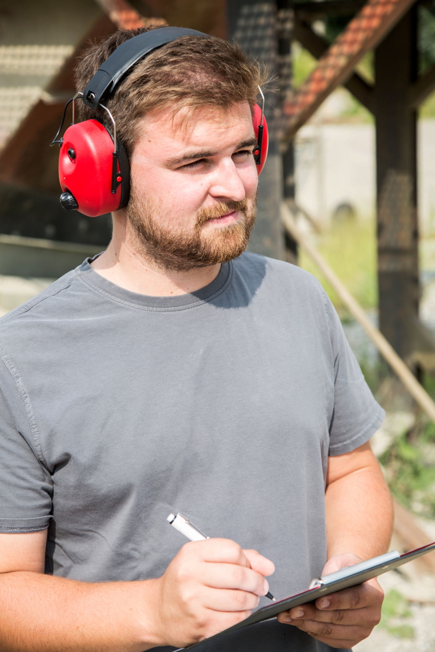 Kerbl Pegelabhängiger Gehörschutz mit Schallbegrenzung auf 82 dB und 31 dB Dämmwert - Ideal für Landwirte und Tierhalter
