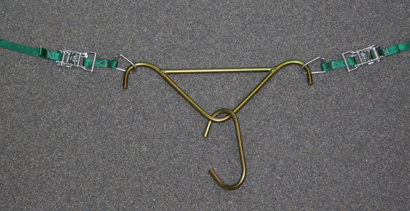 Detailaufnahme eines grünen Gurts mit Haken der Kerbl Kuhhebevorrichtung