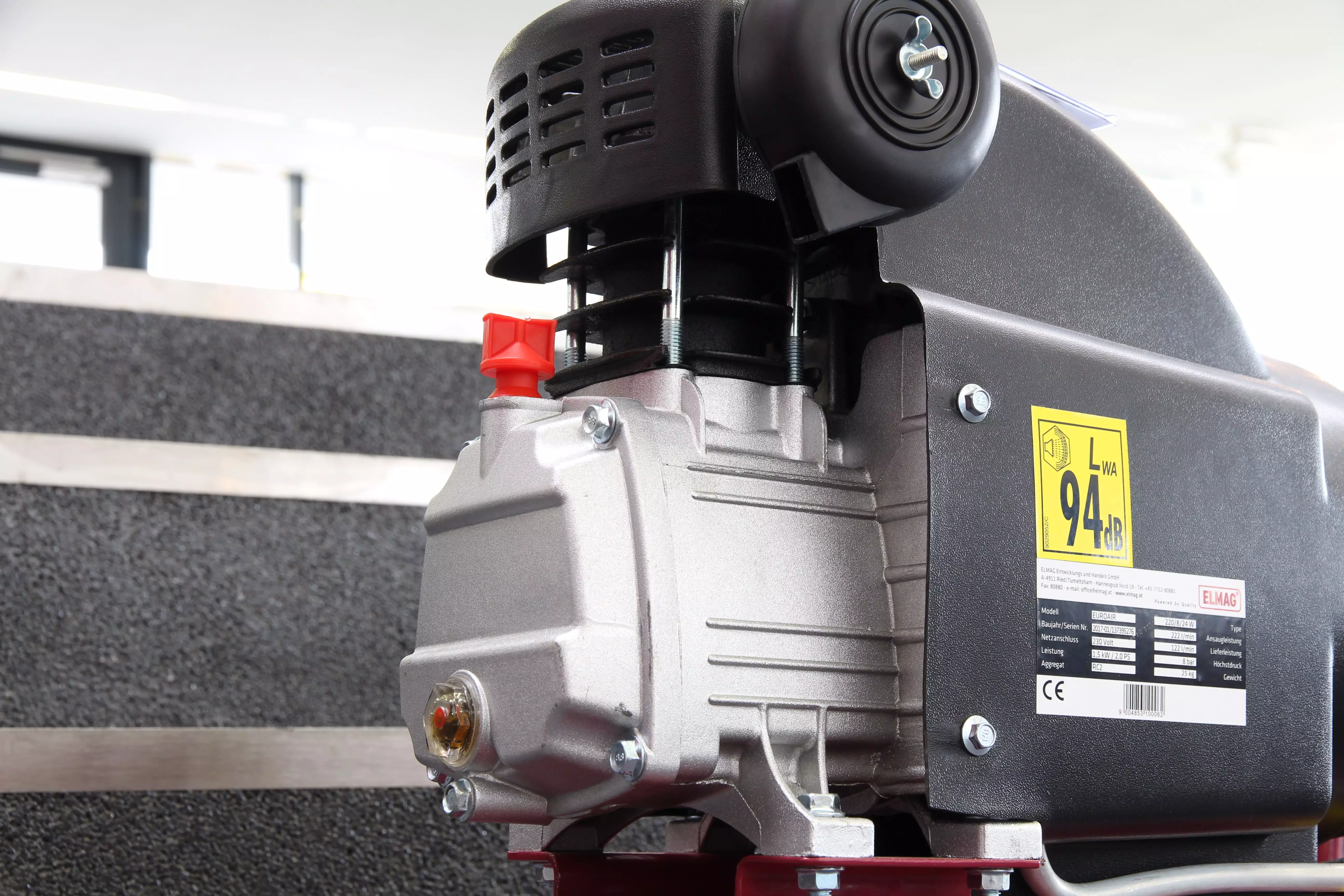 ELMAG Euroair 220/8/24 W Kompressor – 122 l/min, 8 bar, 24 l mobil, ölgeschmiert, leise ELMAG Euroair 220/8/24 W Kompressor – 122 l/min, 8 bar, 24 l mobil, ölgeschmiert, leise