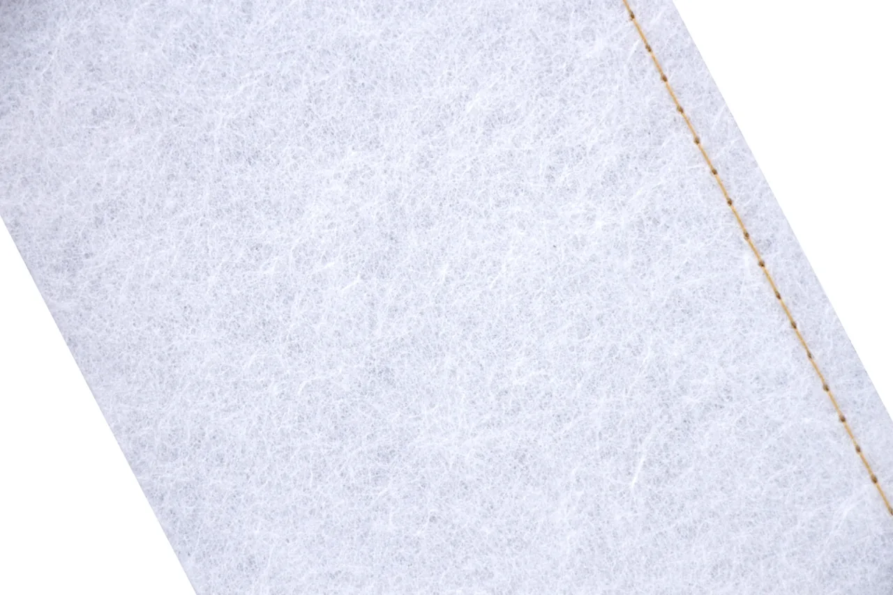 Detail der genähten Naht des Sana-Premium-Filterschlauchs, schräge Ansicht