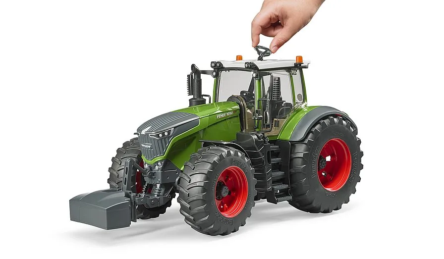 Funktionsweise: Lenkbarer BRUDER Traktor durch Zusatzlenksäule im Schiebedach