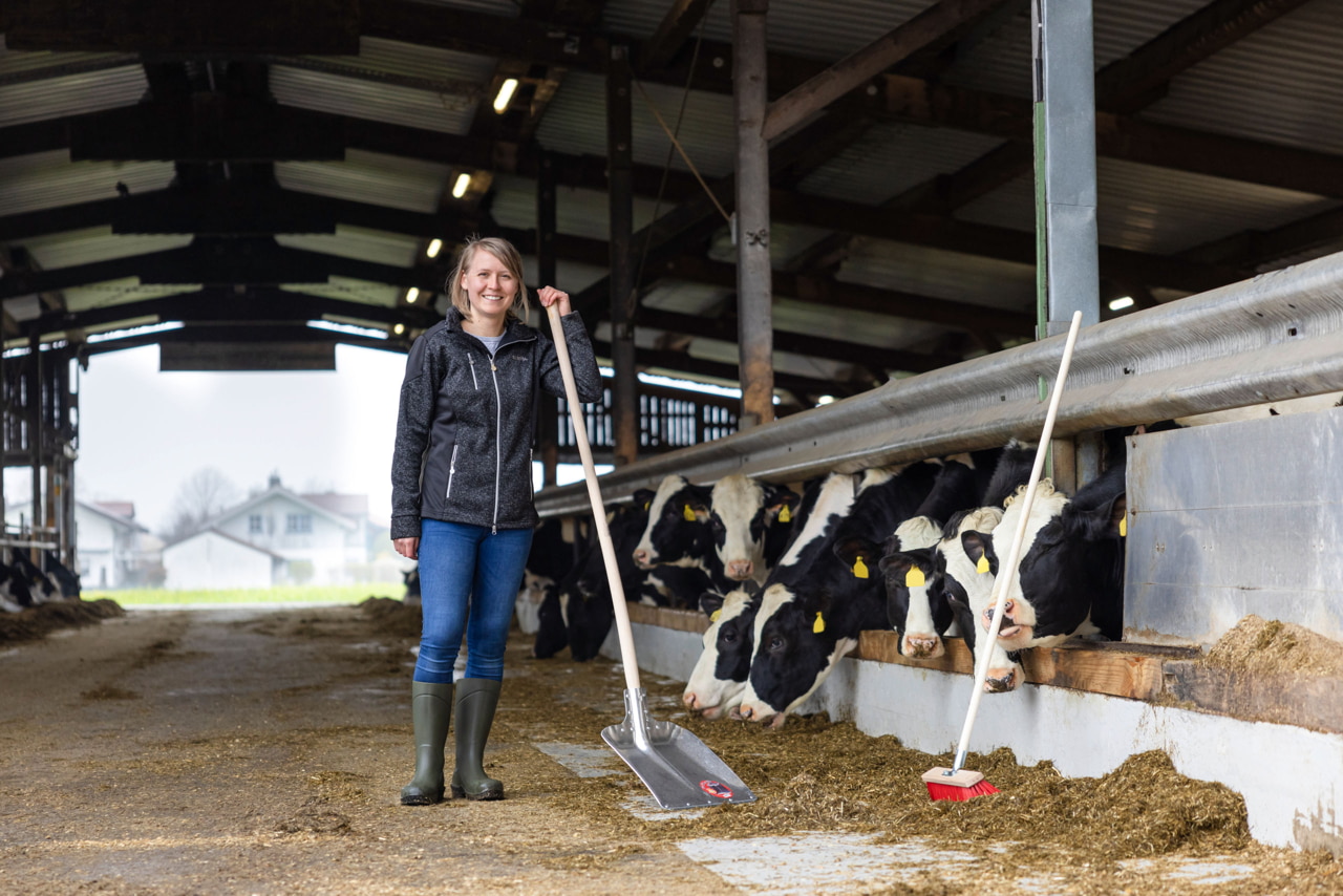 PROFI Spezial-Alu-Schaufel Größe 9 mit Kante - Robust für Landwirte und Tierhalter