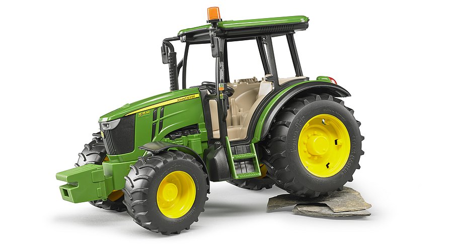 Geländegängige Pendelvorderachse des Bruder John Deere 5115M im Detail