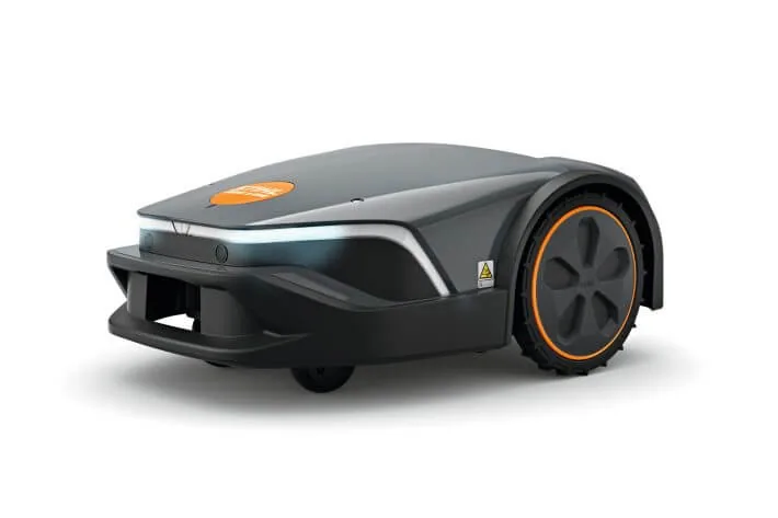 STIHL iMOW 6 EVO Mähroboter in Schwarz, Frontansicht freigestellt