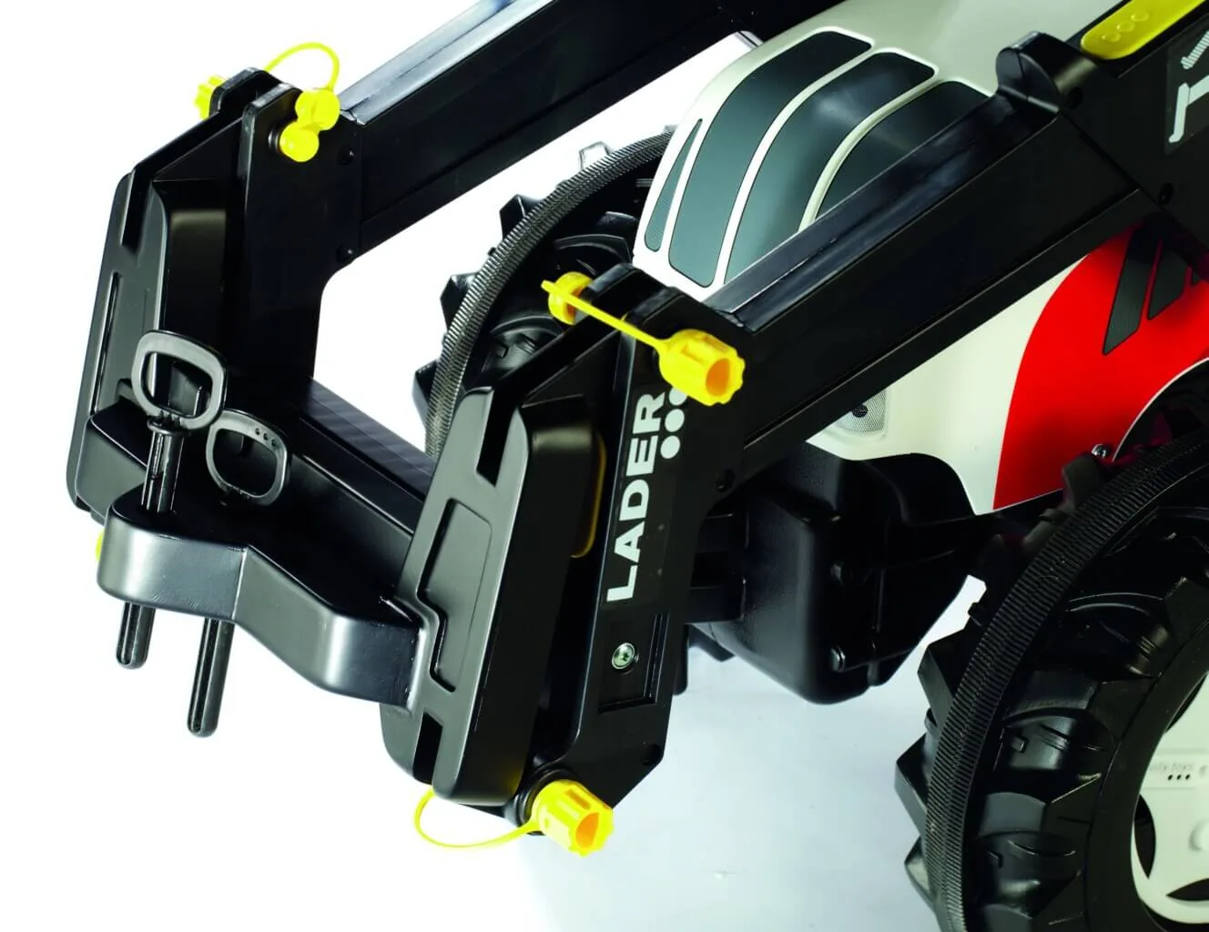 Frontanbau-Halterung des rollySnow Master am Trettraktor-Frontlader, Detailaufnahme