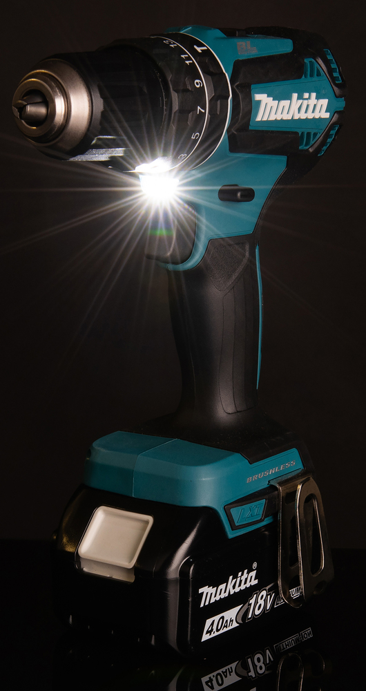 Makita DHP485Z Akku-Schlagbohrschrauber – 18V, bürstenloser Motor, kompakte Bauweise