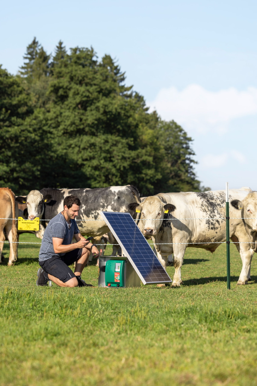 Kerbl Duo Power X 6000 smart – Effizientes und intelligentes Weidezaungerät für Landwirte und Tierhalter. Ideal für Pferde, Rinder und Schafe mit mittlerem bis starkem Bewuchs. Mit Anbindung an Cloud und App-Steuerung.