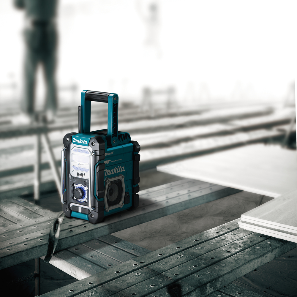 Makita DMR112 – Robustes 18V Akku-Baustellenradio mit DAB+ und Bluetooth Makita DMR112 – Robustes 18V Akku-Baustellenradio mit DAB+ und Bluetooth