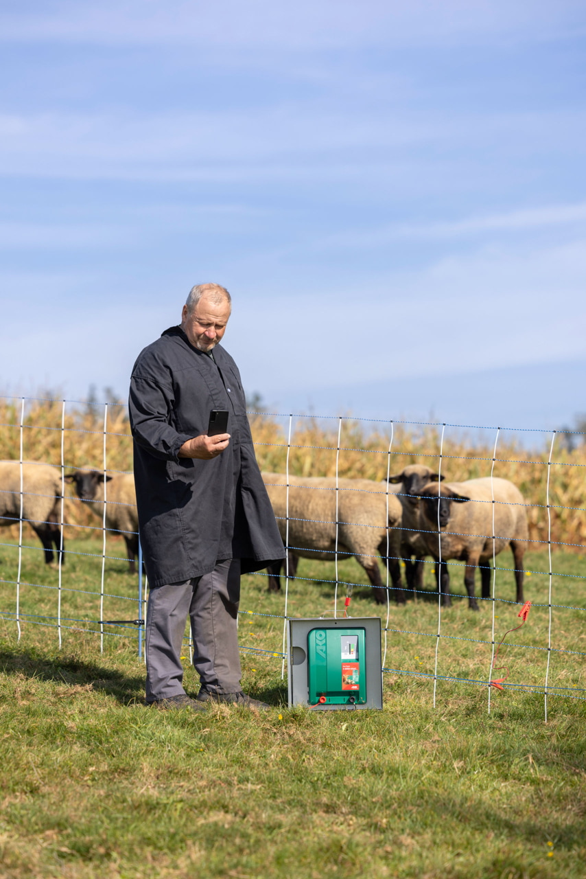 Kerbl Duo Power X 6000 smart – Effizientes und intelligentes Weidezaungerät für Landwirte und Tierhalter. Ideal für Pferde, Rinder und Schafe mit mittlerem bis starkem Bewuchs. Mit Anbindung an Cloud und App-Steuerung.