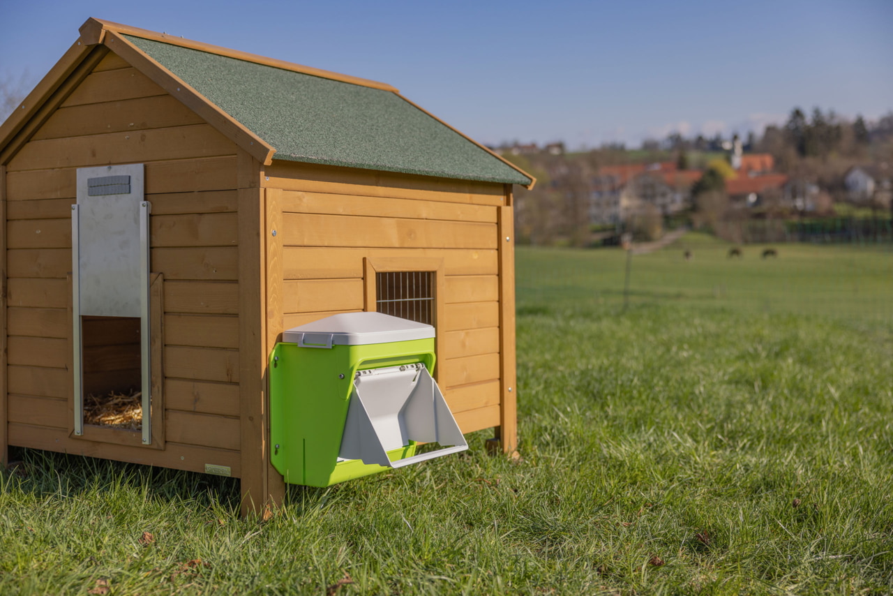 Kerbl SmartCoop Hühnerfutterautomat mit Schutzklappe Kerbl SmartCoop Hühnerfutterautomat mit Schutzklappe